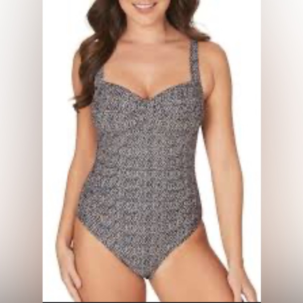 OnePiece NipTuck Joanne sz6 fit C-DD Swim•power mesh•bodySculpting tummy control